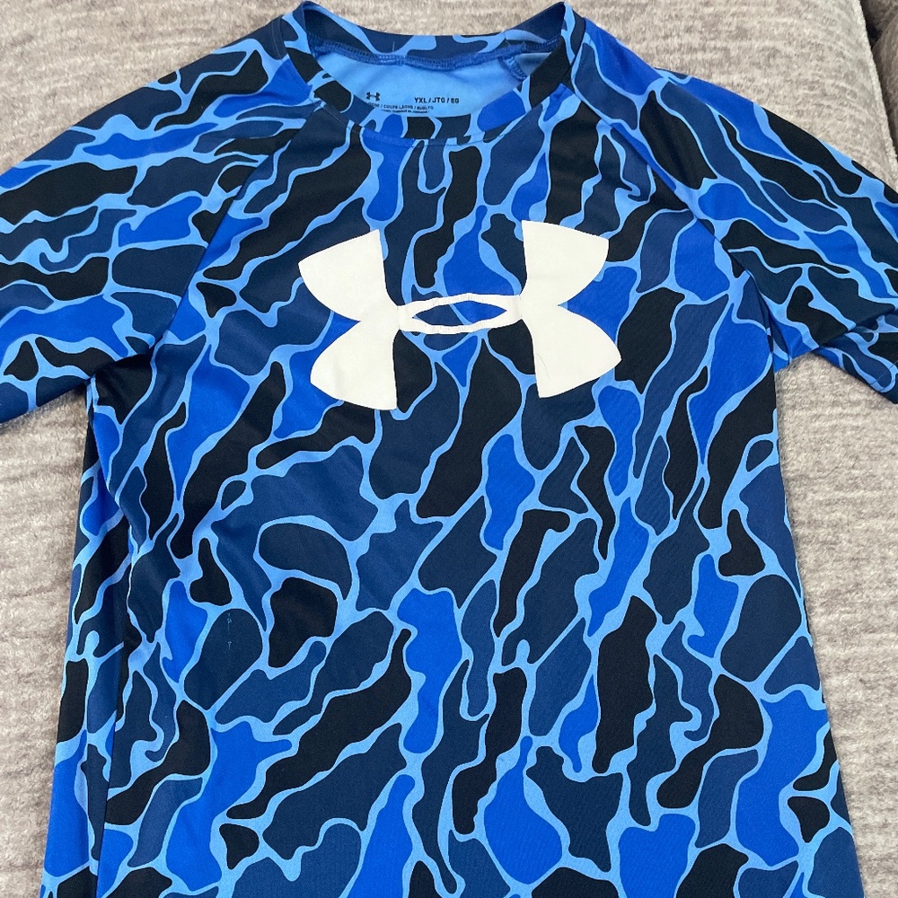 Under armour tshirt